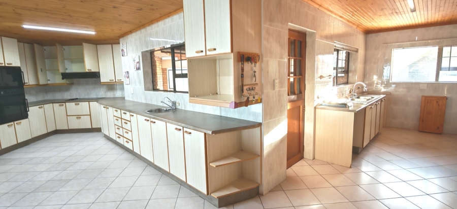 5 Bedroom Property for Sale in Dana Bay Western Cape